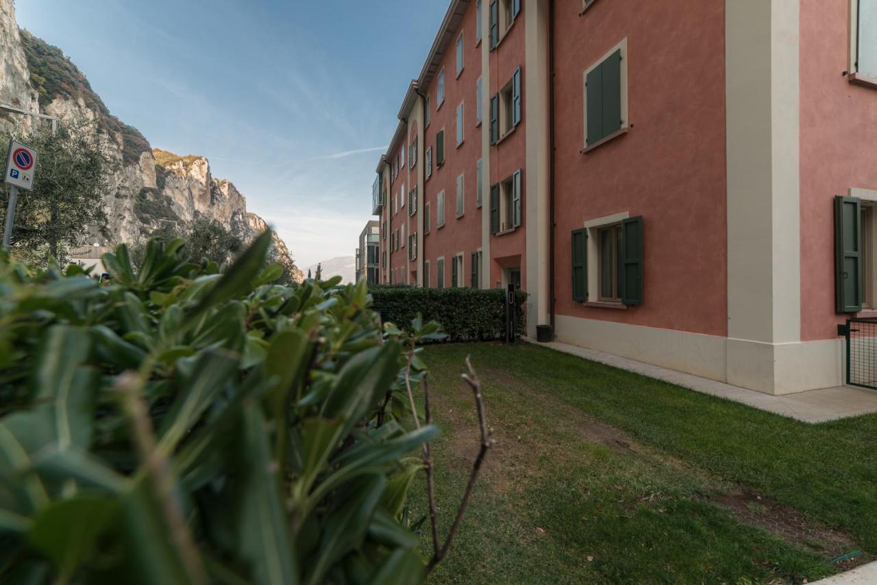 Dv Garda Suite Campione del Garda Buitenkant foto
