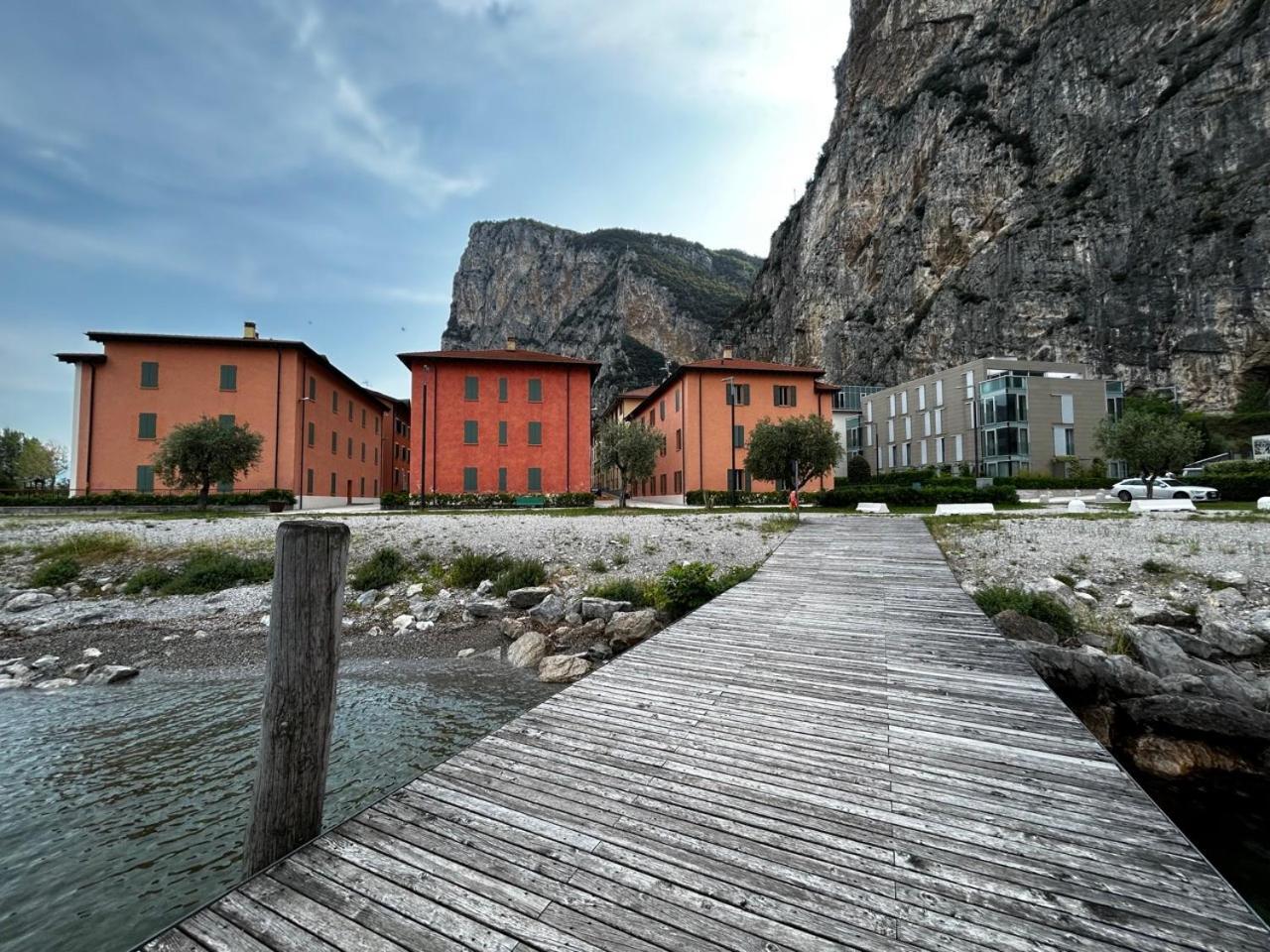 Dv Garda Suite Campione del Garda Buitenkant foto